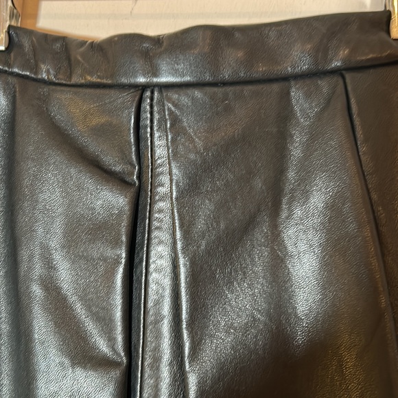 Black leather lined skirt. Size 4 - Picture 5 of 5